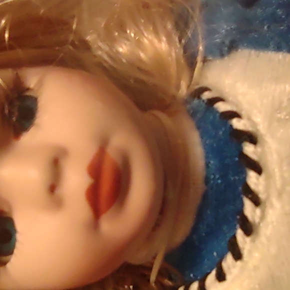 Vintage Rose Collection porcelain doll limited edition still in box - Picture 3 of 10